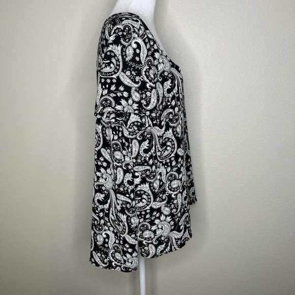 Express Black & White Floral Paisley Short Sleeve Lightweight Keyhole Top Sz L - Picture 7 of 10